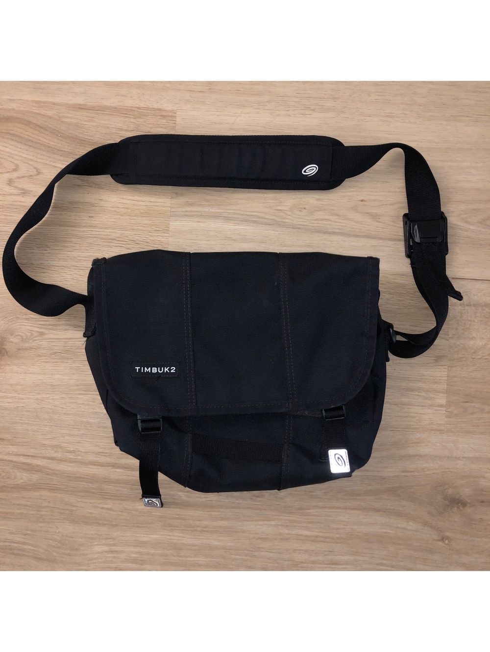 TIMBUK2 CLASSIC JET BLACK MESSENGER LAPTOP SHOULDER COMPUTER TRAVEL BAG